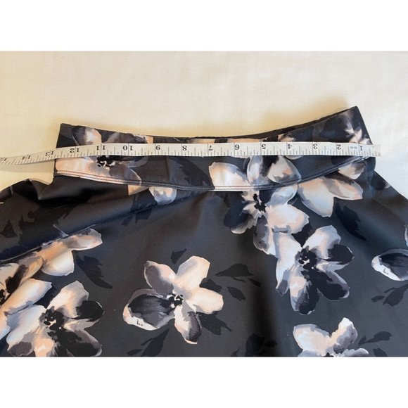Hollister California Womens Floral Scuba Skater Skirt Black White Size Small - Picture 3 of 6